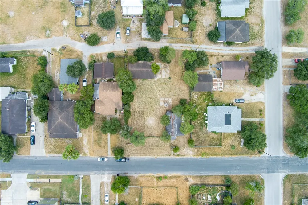 512 W Alice Avenue W Kingsville, TX 78363