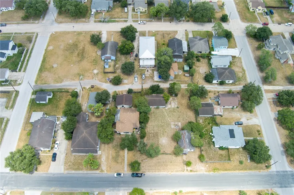 512 W Alice Avenue W Kingsville, TX 78363