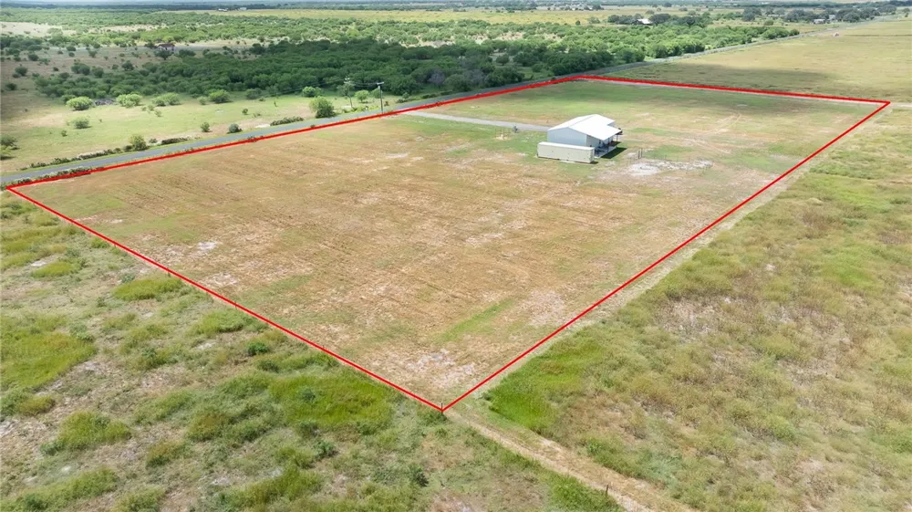 266 COUNTY ROAD 384 George West, TX 78022