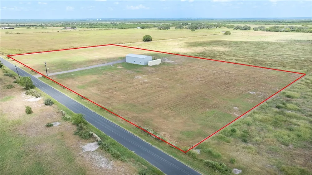 266 COUNTY ROAD 384 George West, TX 78022