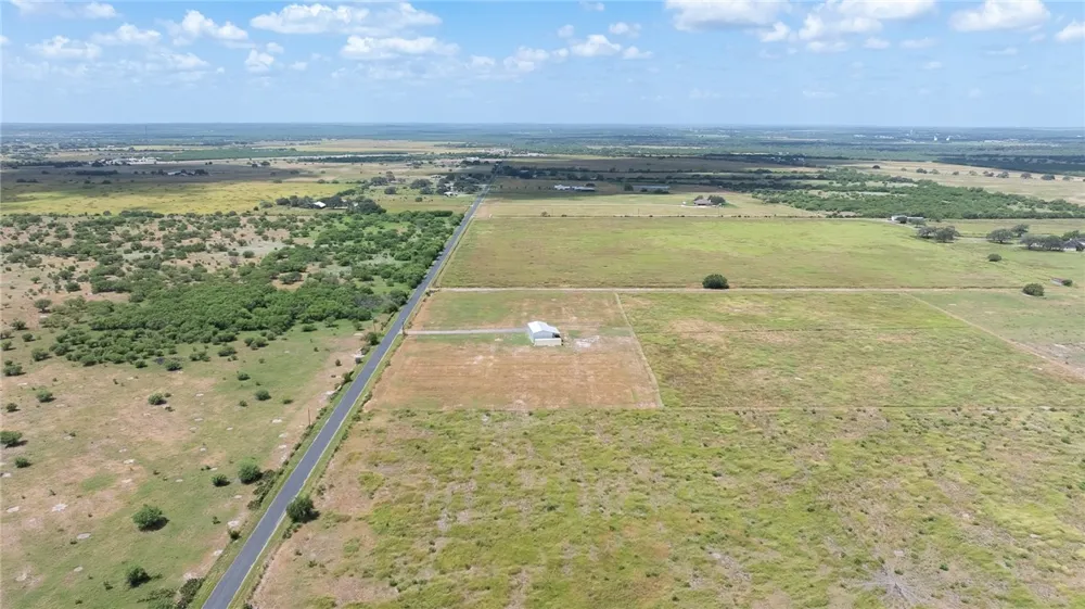 266 COUNTY ROAD 384 George West, TX 78022