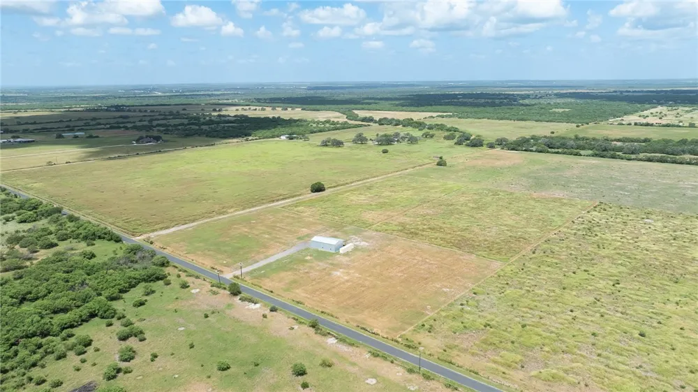 266 COUNTY ROAD 384 George West, TX 78022