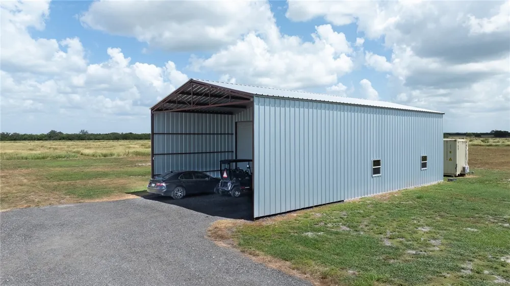 266 COUNTY ROAD 384 George West, TX 78022
