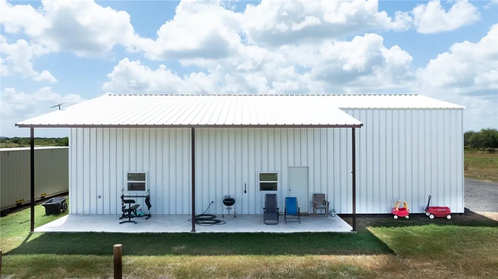 266 COUNTY ROAD 384 George West, TX 78022
