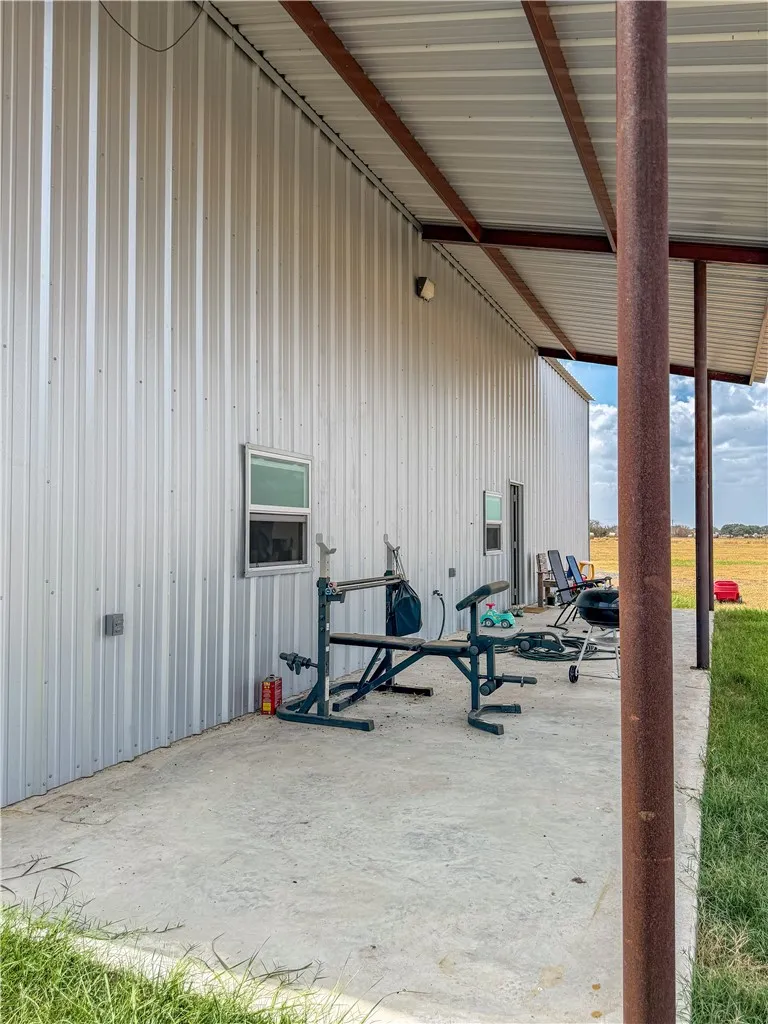 266 COUNTY ROAD 384 George West, TX 78022