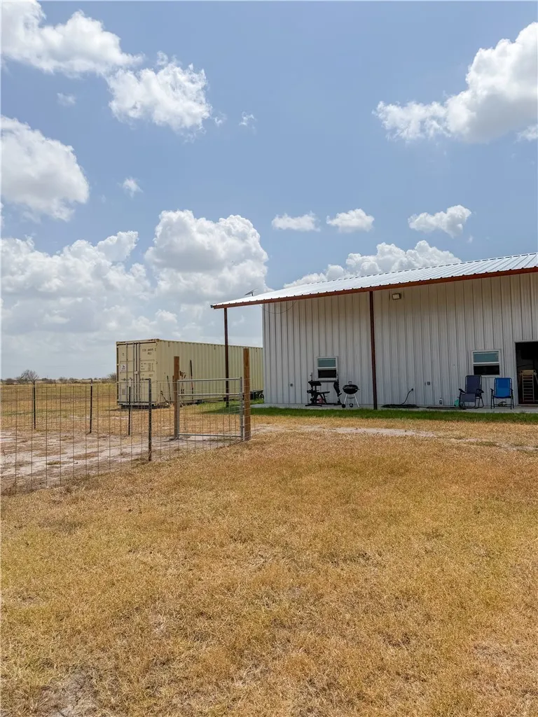 266 COUNTY ROAD 384 George West, TX 78022