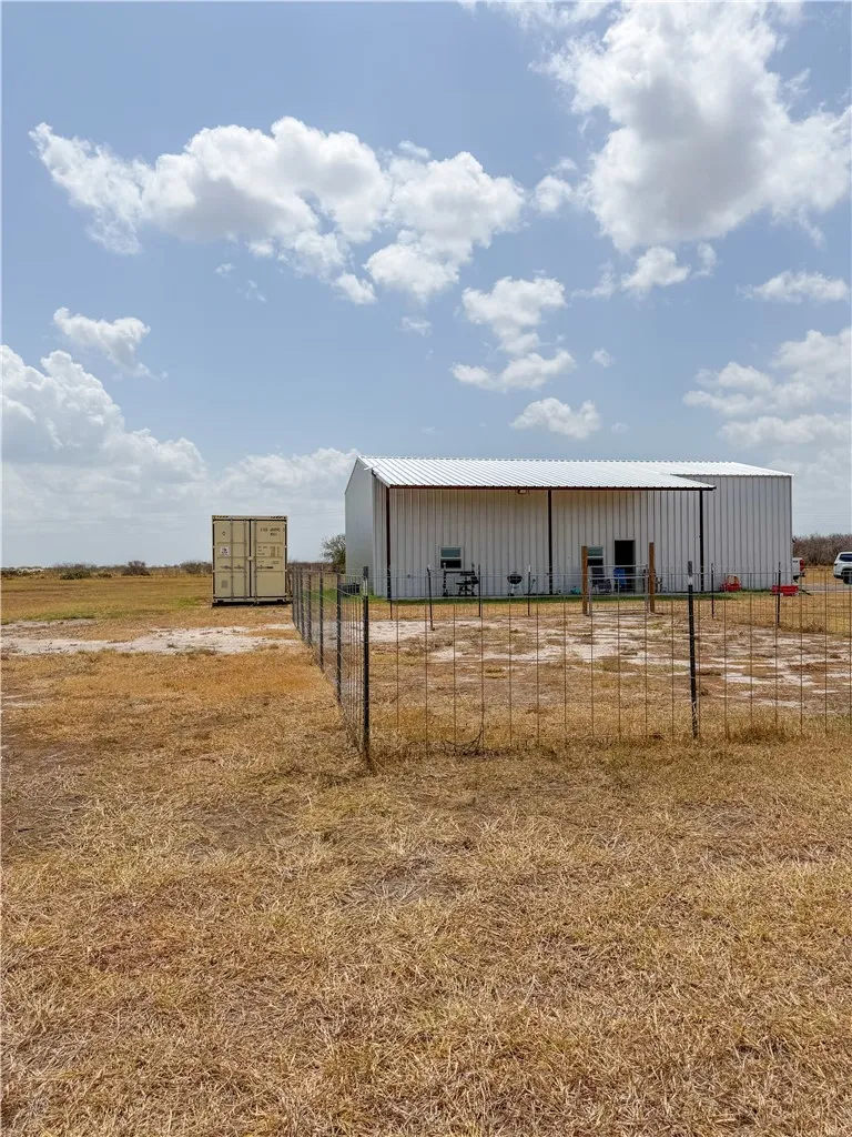 266 COUNTY ROAD 384 George West, TX 78022