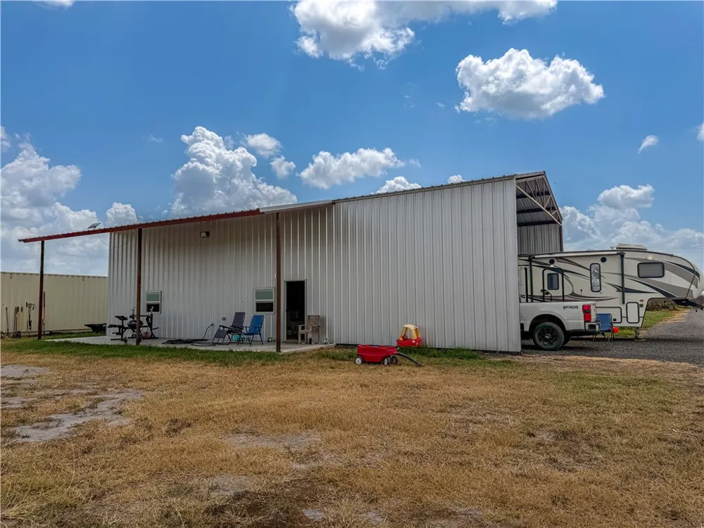 266 COUNTY ROAD 384 George West, TX 78022
