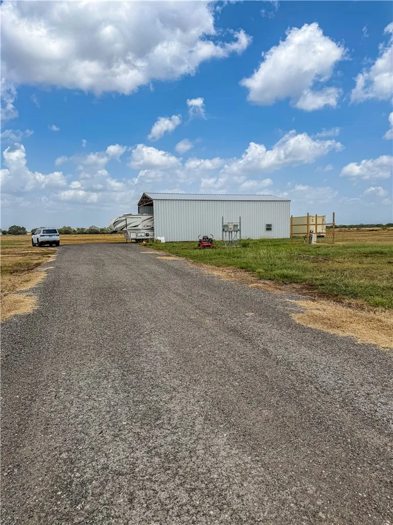 266 COUNTY ROAD 384 George West, TX 78022