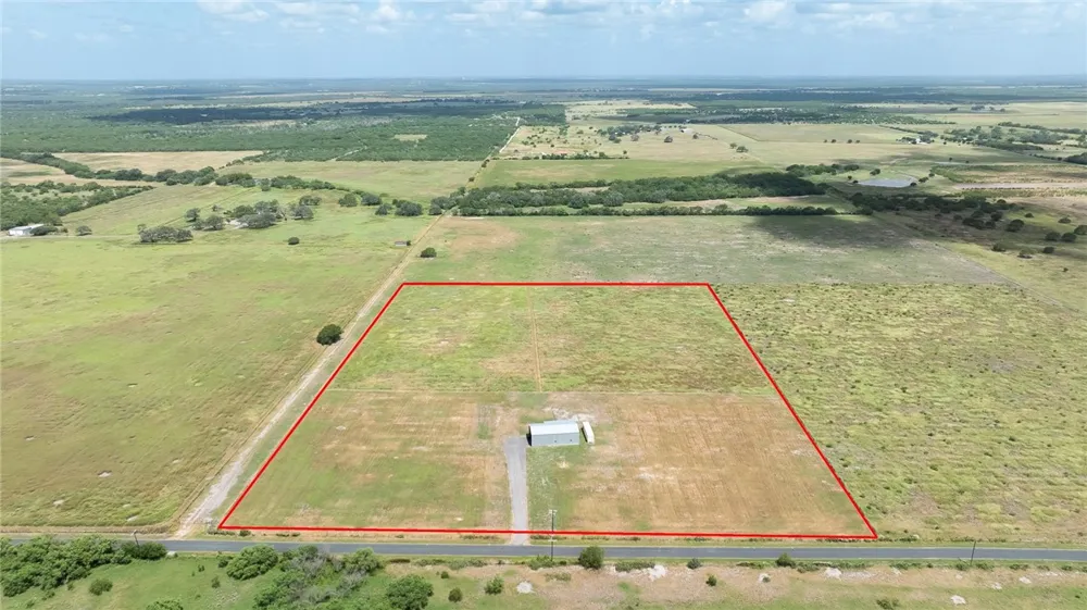 266 COUNTY ROAD 384 George West, TX 78022