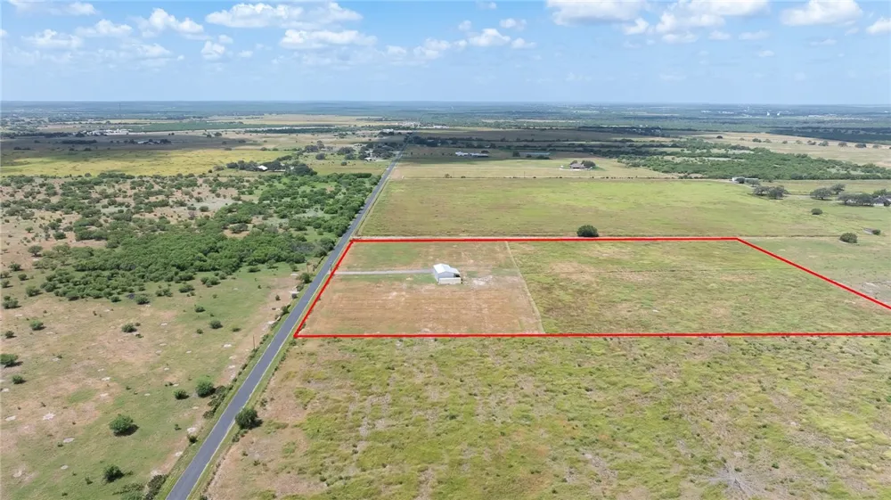 266 COUNTY ROAD 384 George West, TX 78022