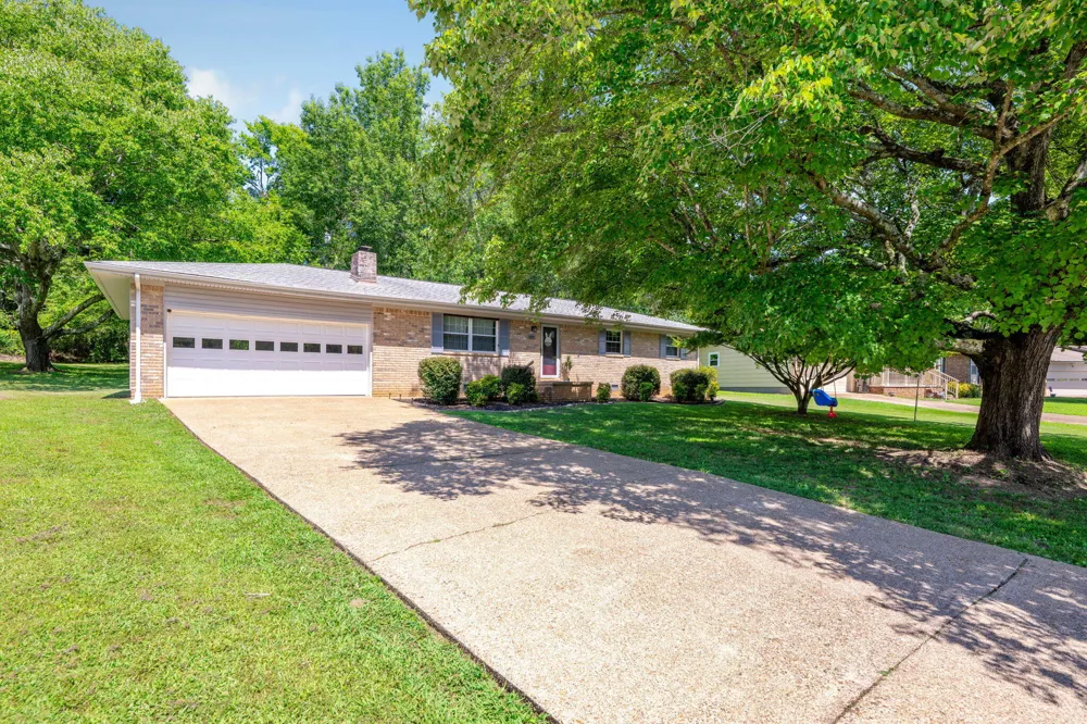 5915 Hillcrest Drive Harrison, TN 37341