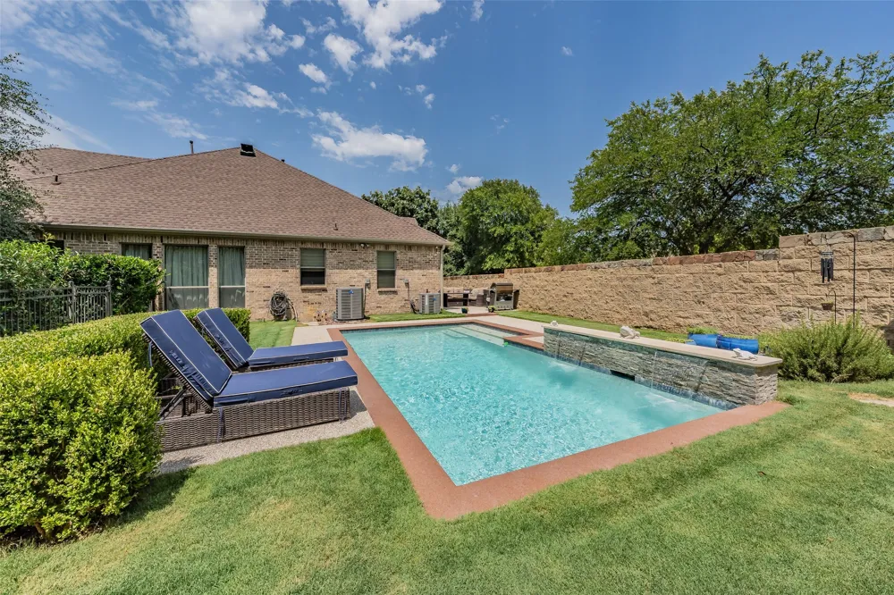 8541 Thorne Drive Lantana, TX 76226
