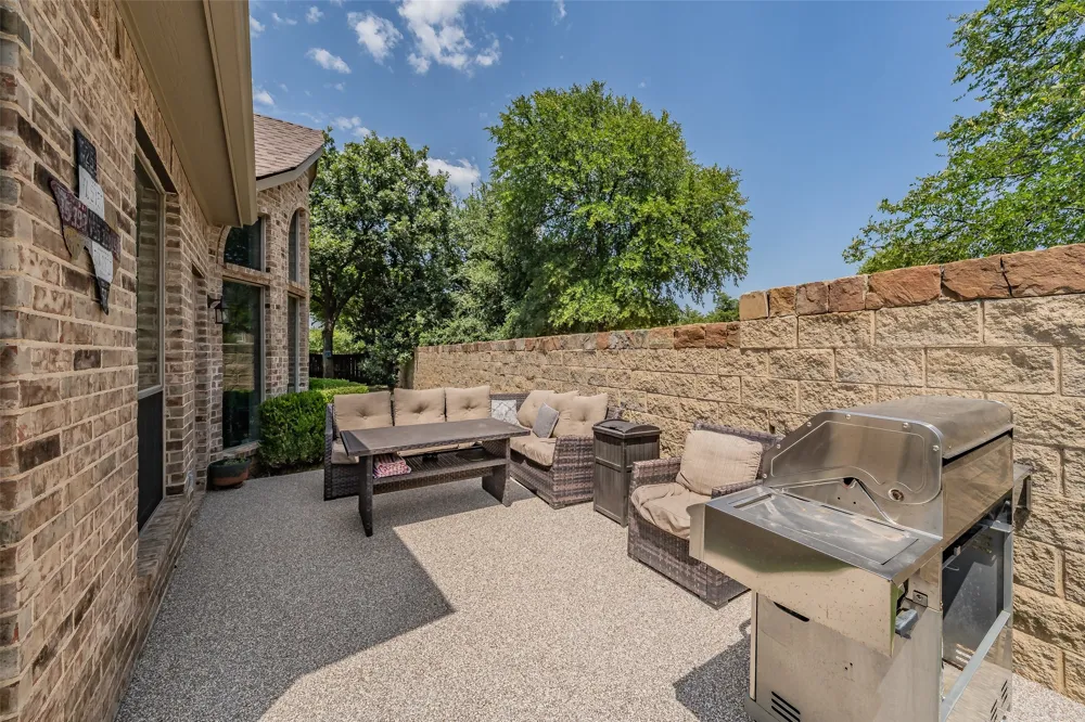 8541 Thorne Drive Lantana, TX 76226