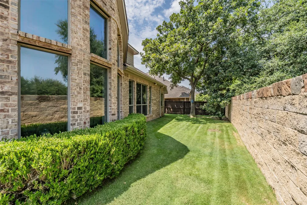8541 Thorne Drive Lantana, TX 76226