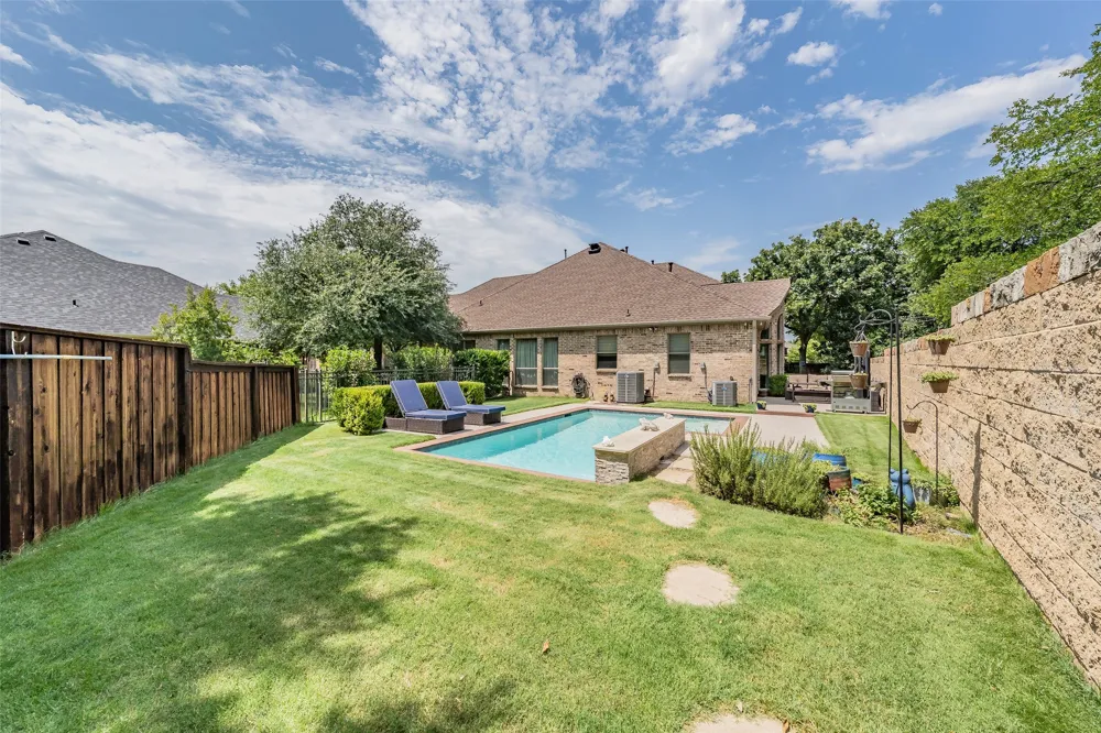 8541 Thorne Drive Lantana, TX 76226
