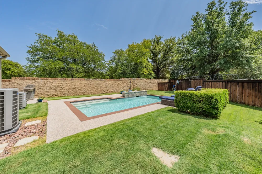 8541 Thorne Drive Lantana, TX 76226