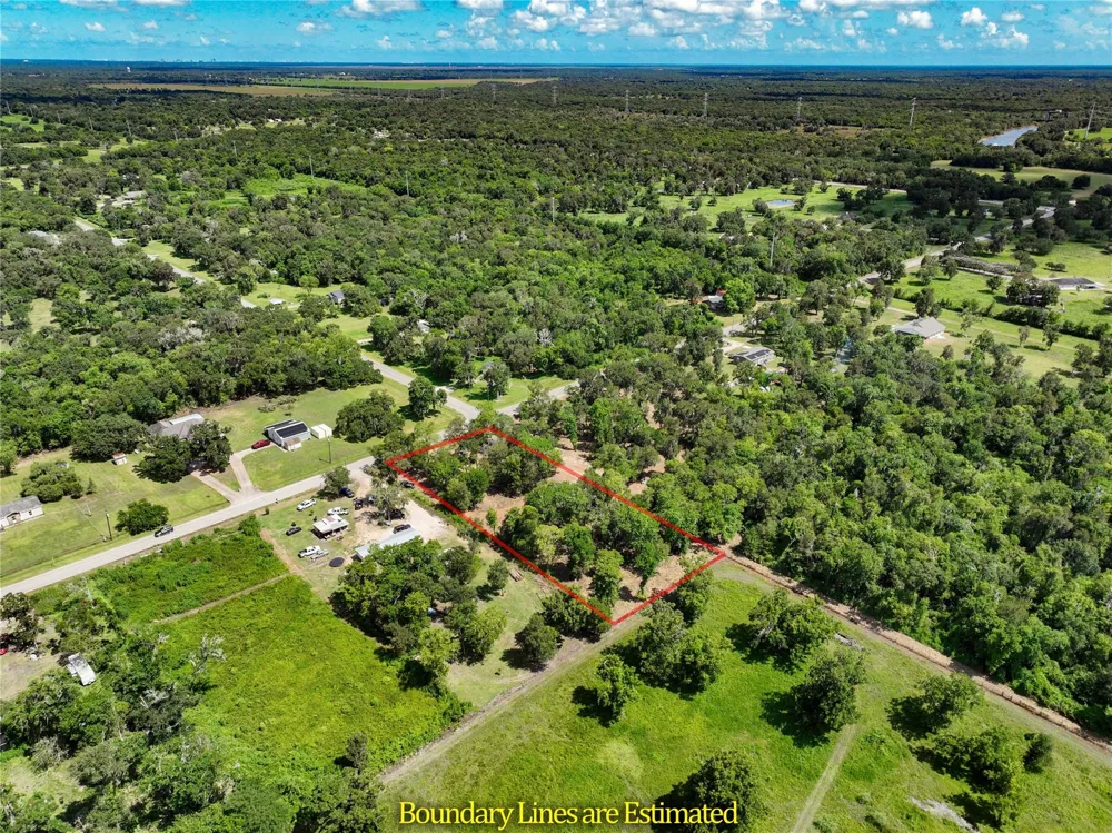 2301 Cr 851 Brazoria, TX 77422