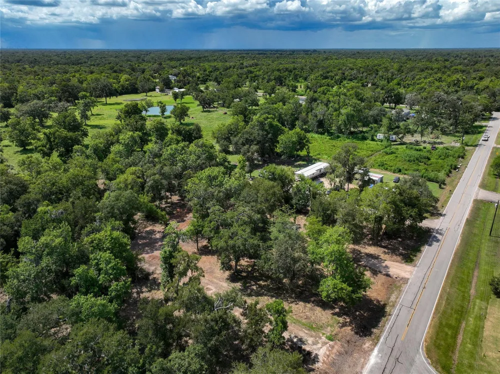 2301 Cr 851 Brazoria, TX 77422