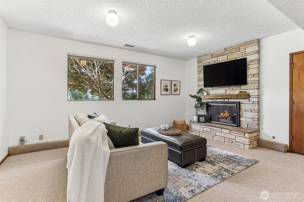 13604 SE 1st Street Bellevue, WA 98005
