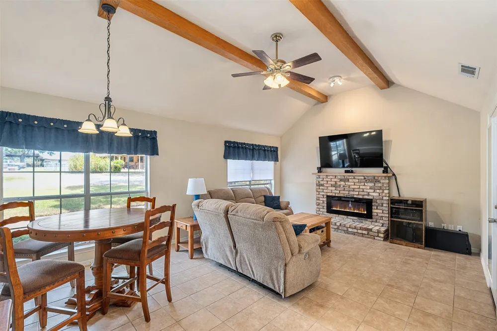 17325 County Road 4067 Kemp, TX 75143