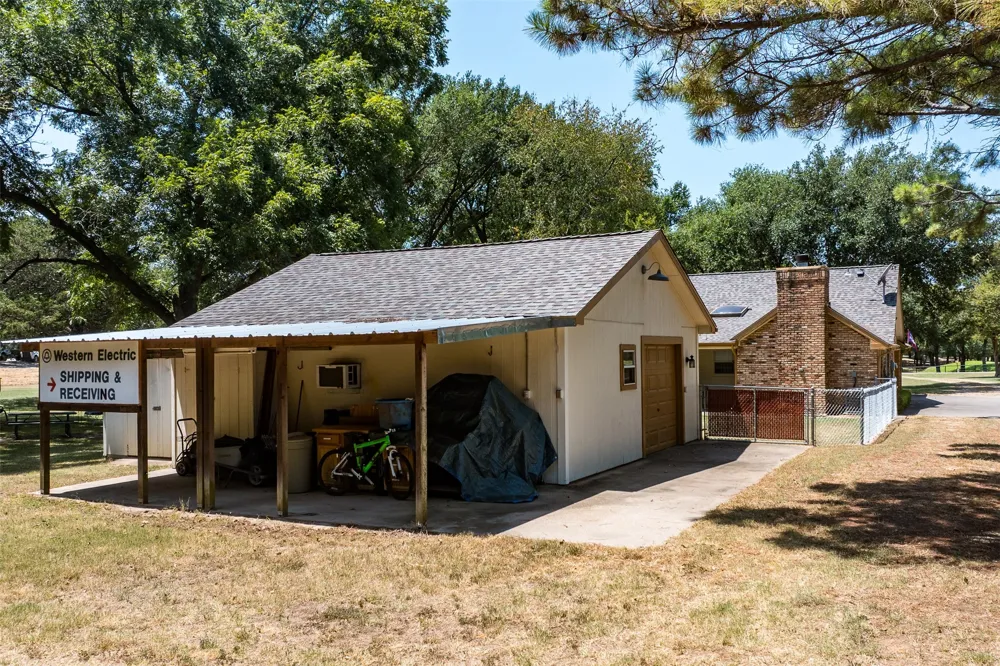 17325 County Road 4067 Kemp, TX 75143