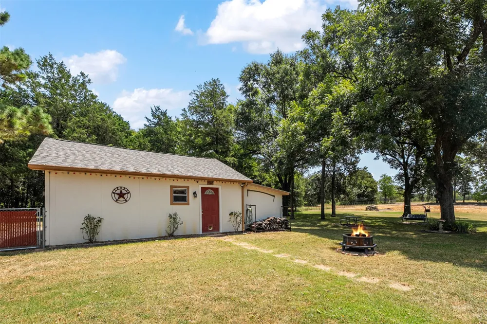 17325 County Road 4067 Kemp, TX 75143