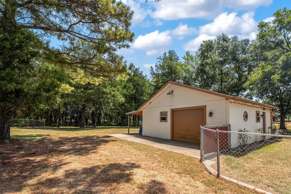 17325 County Road 4067 Kemp, TX 75143