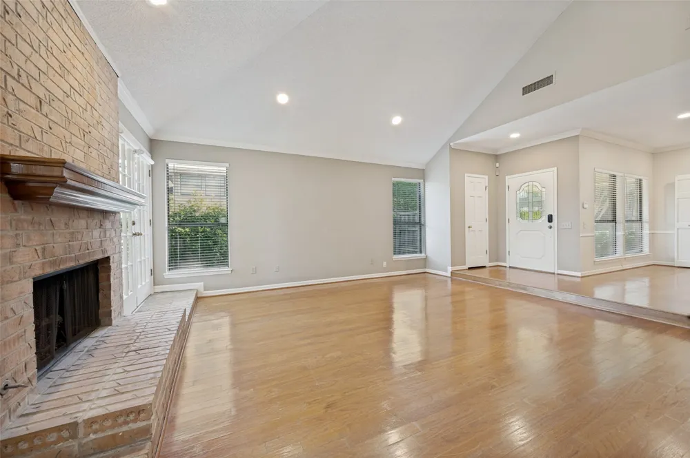 4043 Morman Lane Addison, TX 75001