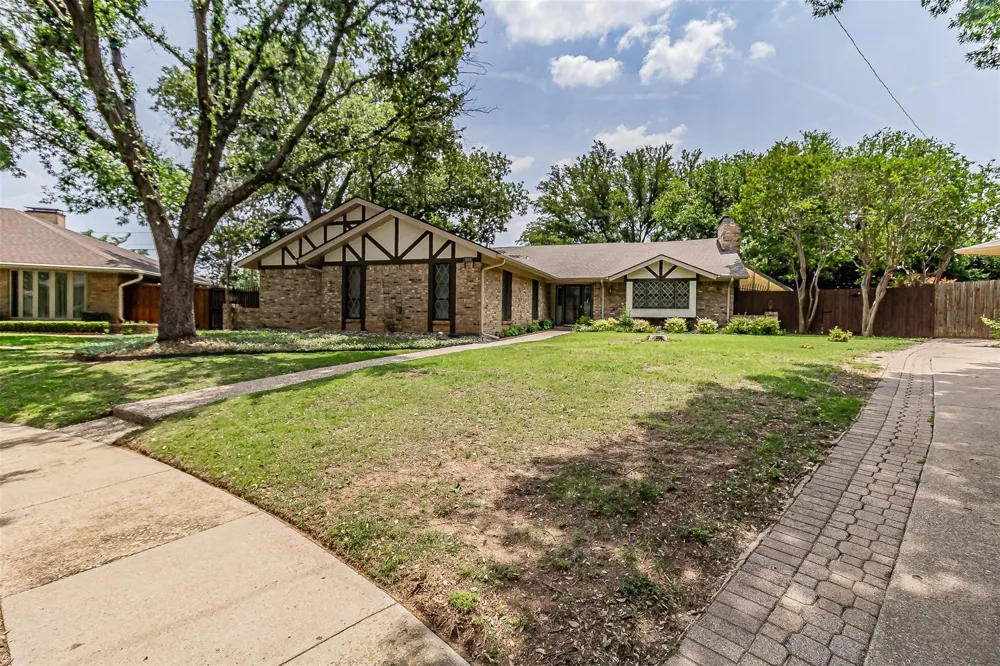 2604 Twinpost Court Irving, TX 75062