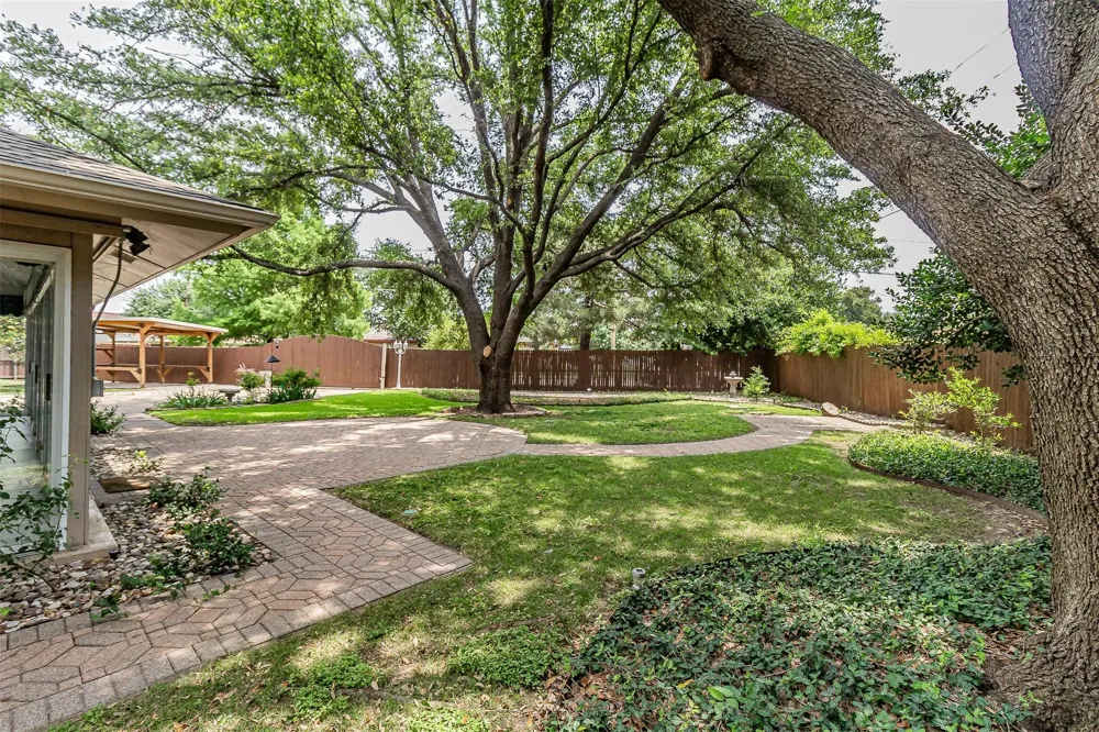 2604 Twinpost Court Irving, TX 75062