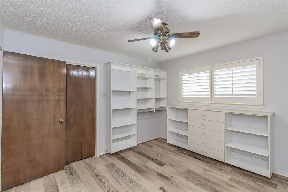 2604 Twinpost Court Irving, TX 75062