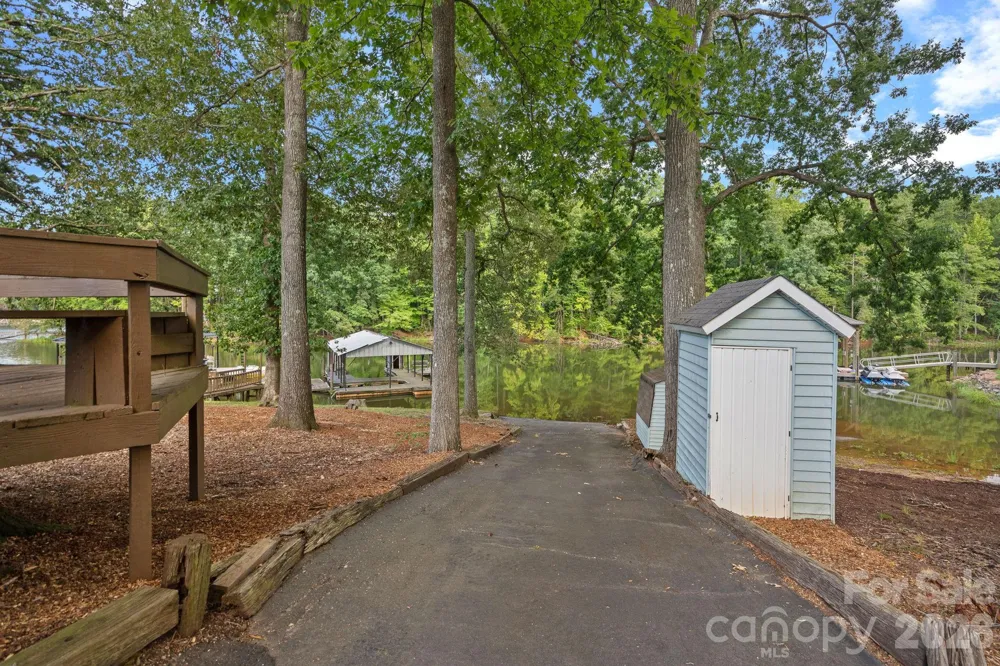 218 Lineberger Drive Mooresville, NC 28117