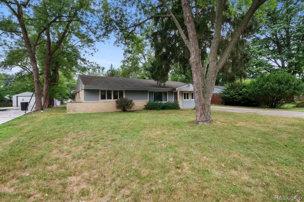 2495 Walce Drive West Bloomfield Charter Township, MI 48324