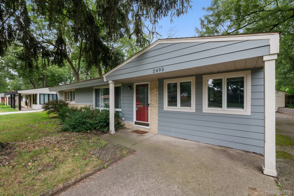 2495 Walce Drive West Bloomfield Charter Township, MI 48324