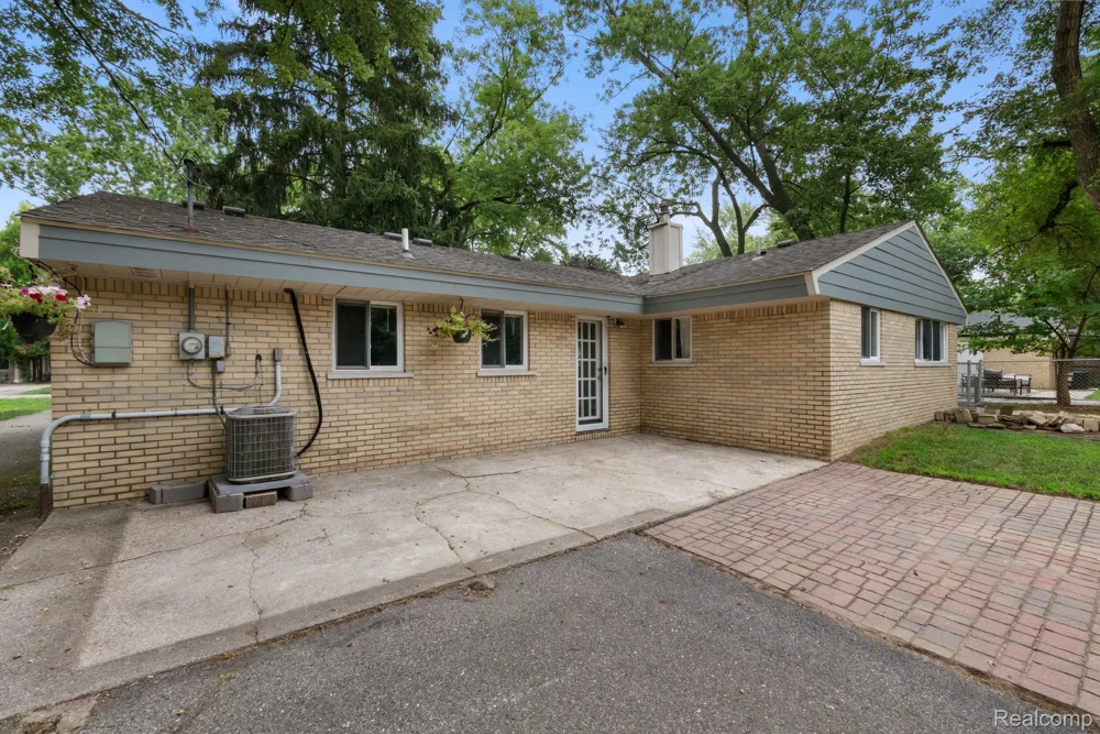 2495 Walce Drive West Bloomfield Charter Township, MI 48324