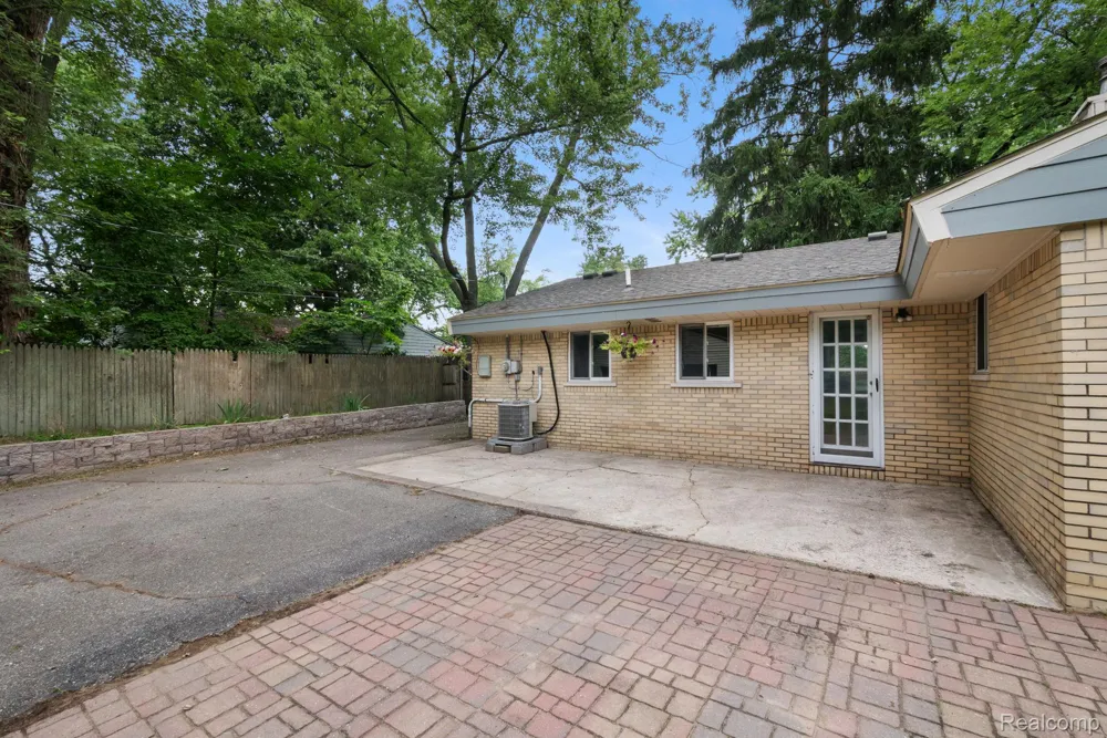 2495 Walce Drive West Bloomfield Charter Township, MI 48324