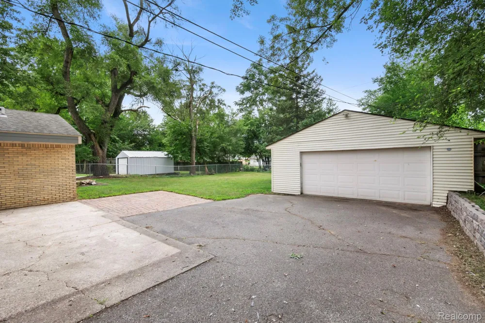 2495 Walce Drive West Bloomfield Charter Township, MI 48324