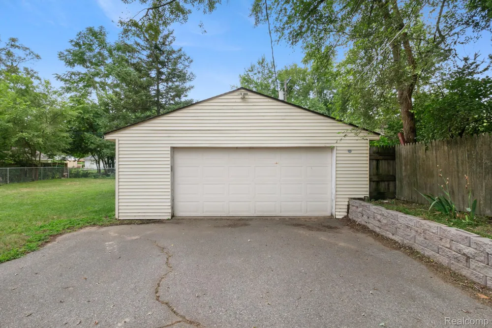 2495 Walce Drive West Bloomfield Charter Township, MI 48324