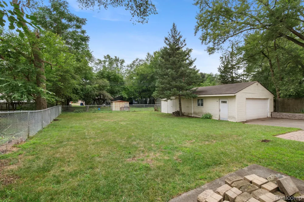 2495 Walce Drive West Bloomfield Charter Township, MI 48324