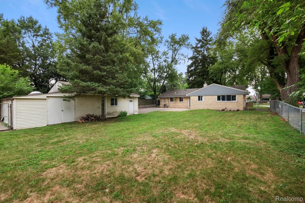 2495 Walce Drive West Bloomfield Charter Township, MI 48324