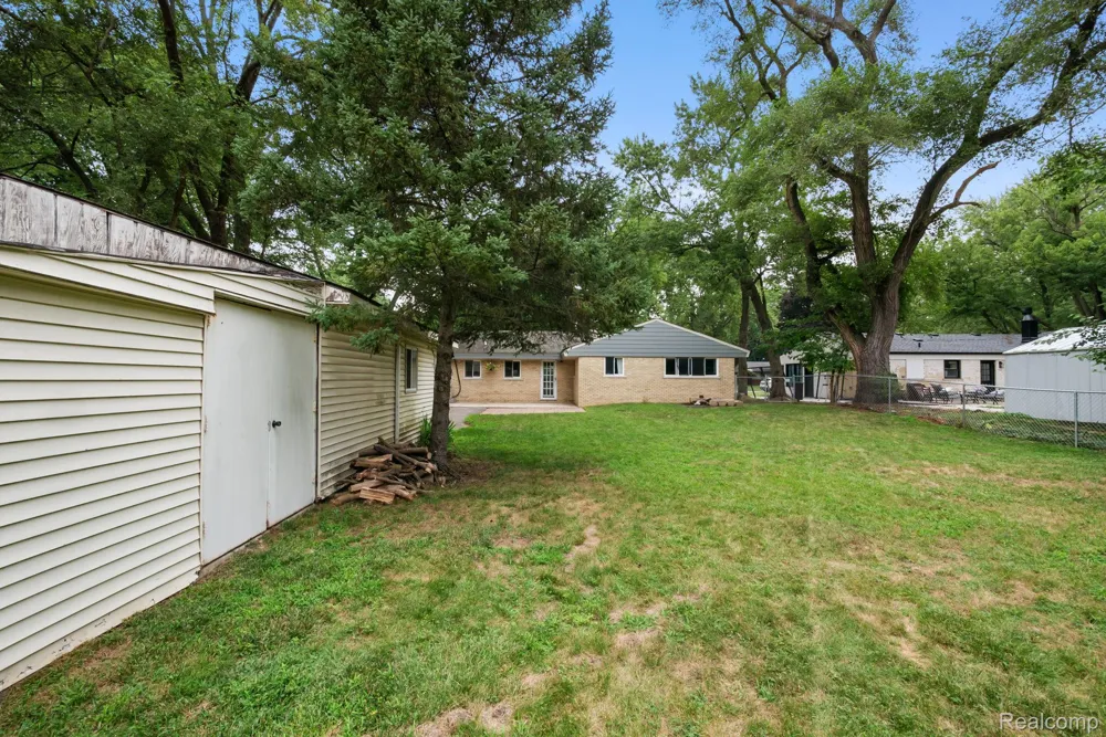 2495 Walce Drive West Bloomfield Charter Township, MI 48324