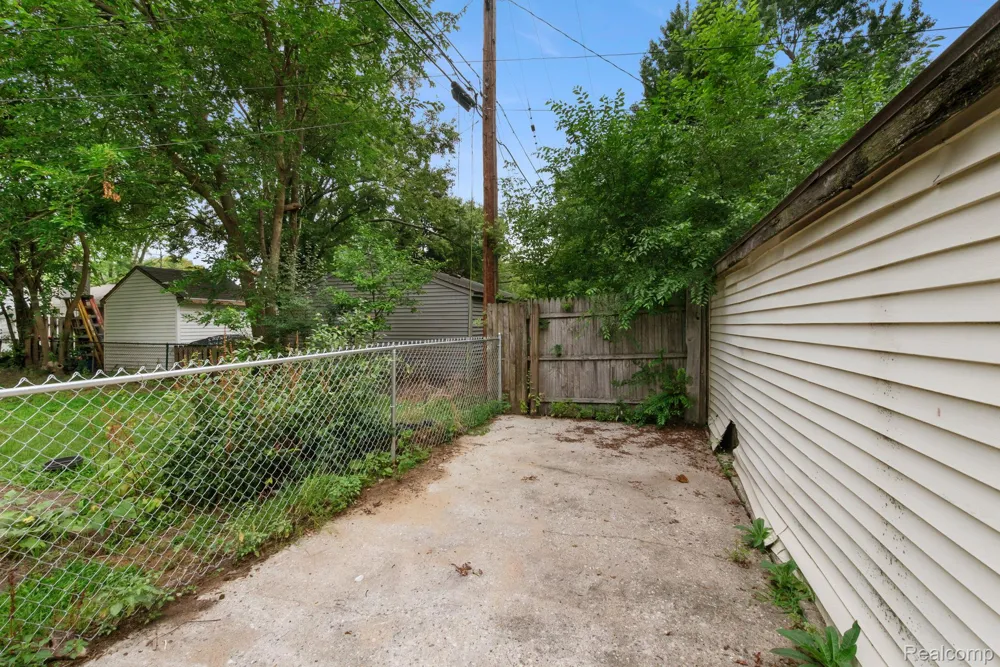 2495 Walce Drive West Bloomfield Charter Township, MI 48324