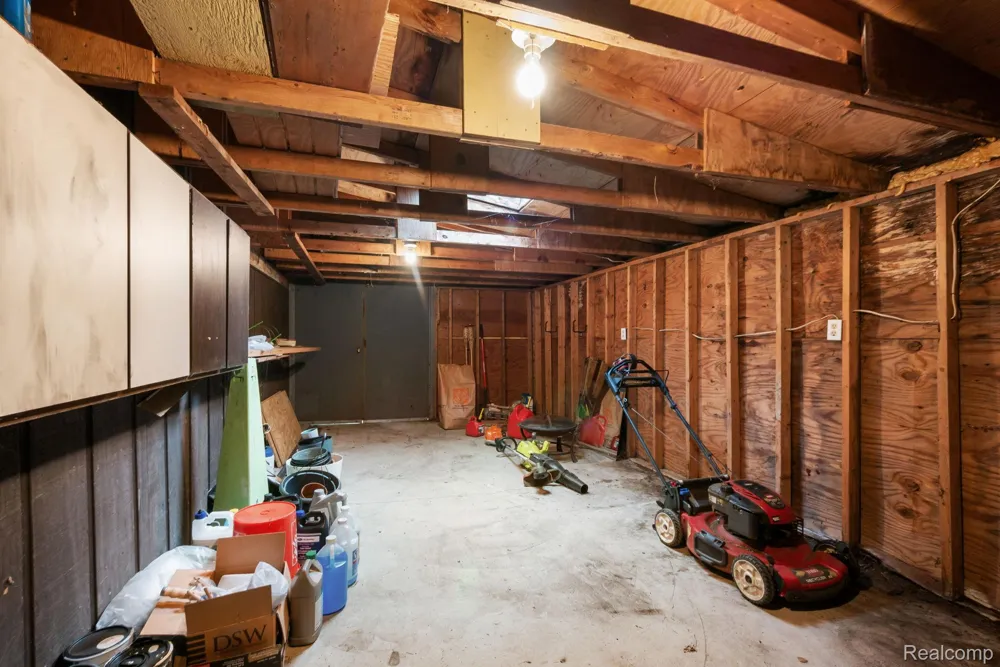 2495 Walce Drive West Bloomfield Charter Township, MI 48324