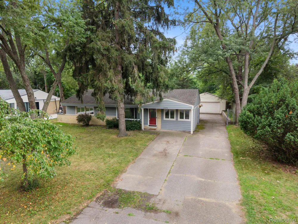 2495 Walce Drive West Bloomfield Charter Township, MI 48324