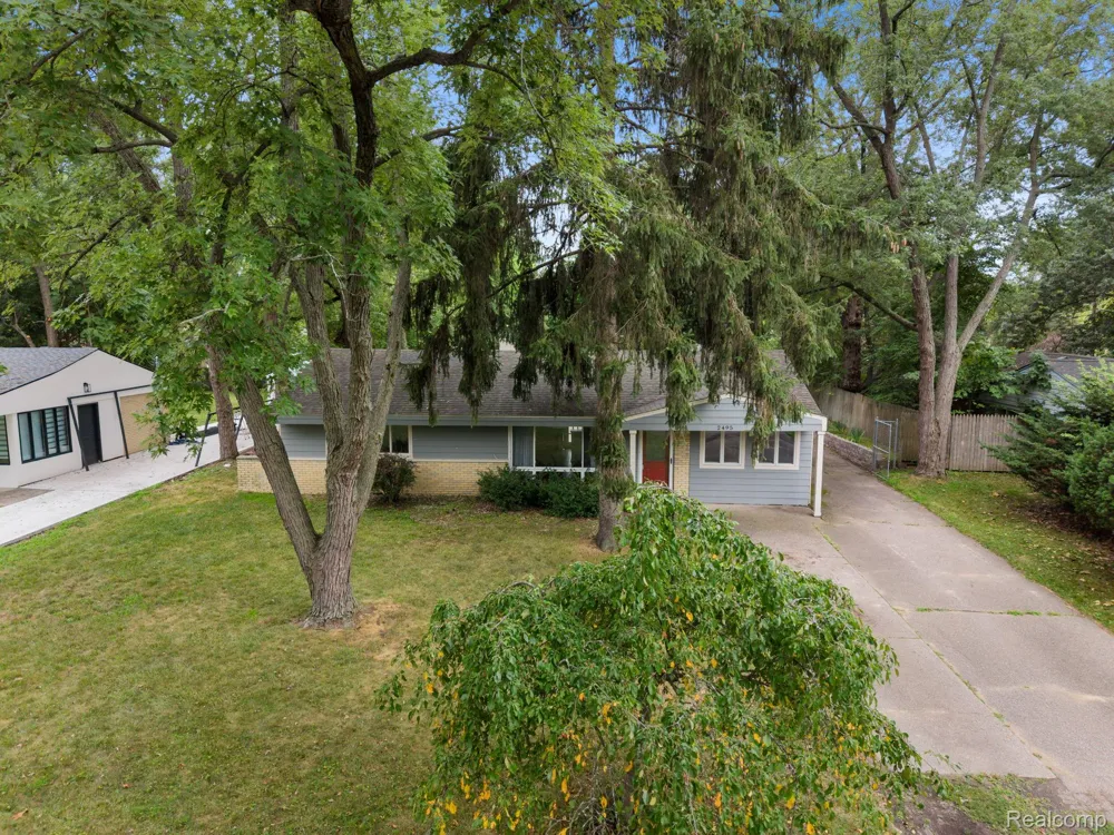 2495 Walce Drive West Bloomfield Charter Township, MI 48324