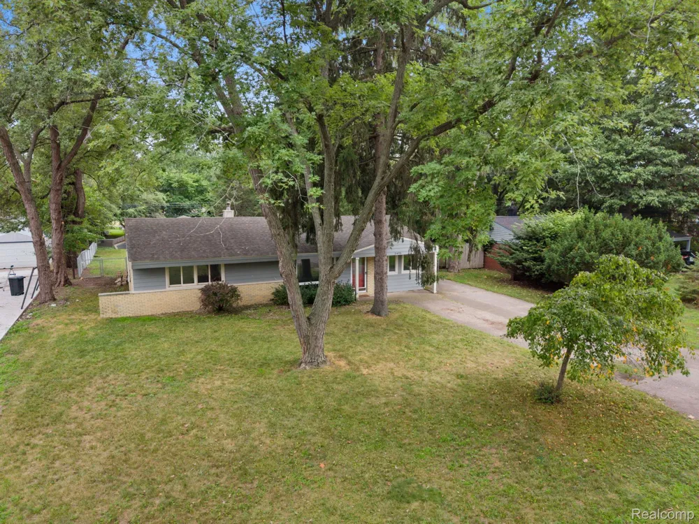 2495 Walce Drive West Bloomfield Charter Township, MI 48324