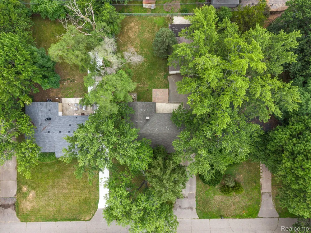 2495 Walce Drive West Bloomfield Charter Township, MI 48324