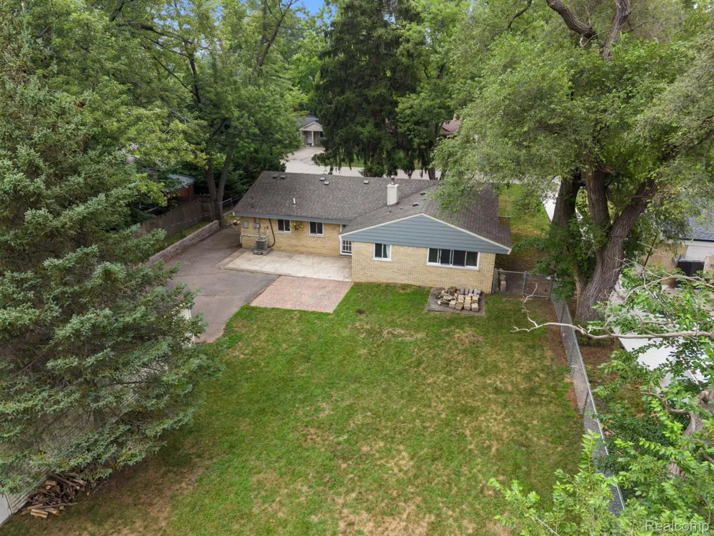 2495 Walce Drive West Bloomfield Charter Township, MI 48324