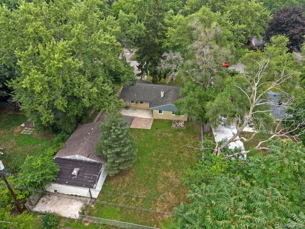 2495 Walce Drive West Bloomfield Charter Township, MI 48324